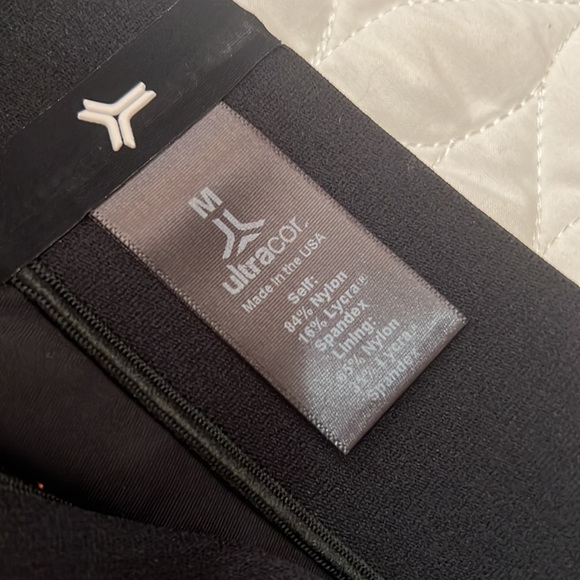 Black & Red Star Ultracor Leggings - Size Medium - Like New! - Picture 7 of 11